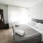 Alojamento de Acomodação e Pequeno-almoço Attico 33 4*