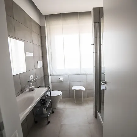 Alojamento de Acomodação e Pequeno-almoço Attico 33 4*