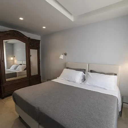 Alojamento de Acomodação e Pequeno-almoço Attico 33 4*