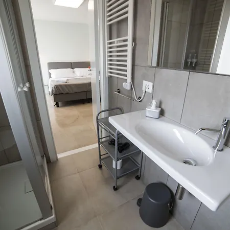 Attico 33 Bed & Breakfast 4*